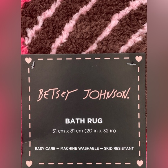Betsey Johnson Valentine Bath Rug โข Strawberries โข Hearts โข NWT - Picture 4 of 12